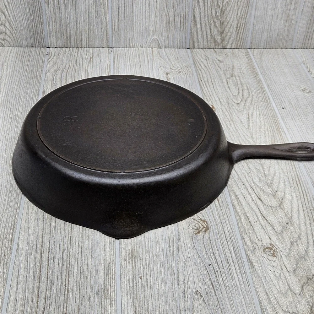 Vintage Lodge 3 Notch Cast Iron Skillet 8 D Heat Ring 10.5 Inch Pan Dual Spout